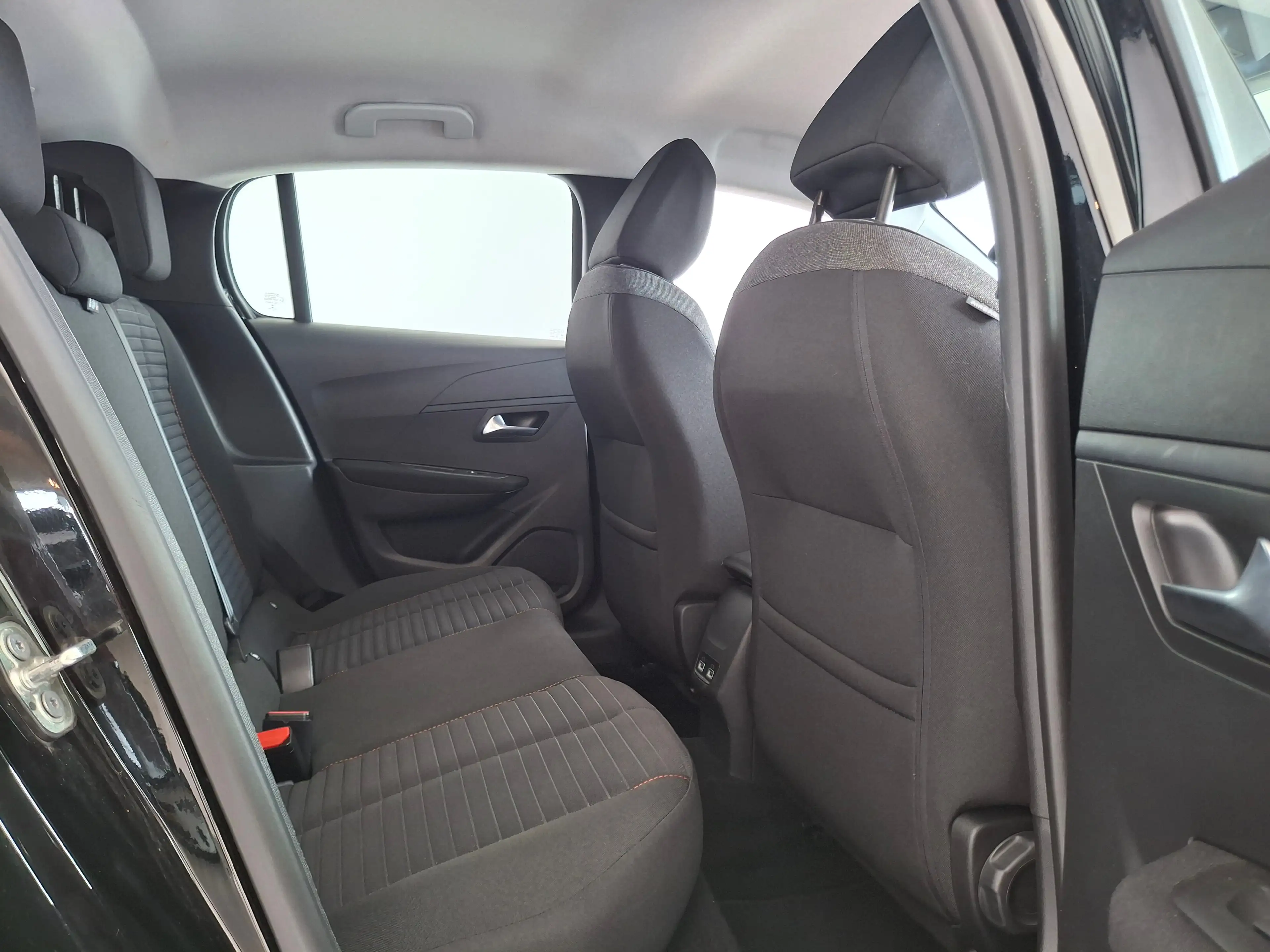 Peugeot e-208 EV Active Pack 50 kWh SOH 92,6% PDC CARPLAY ECC — photo 8