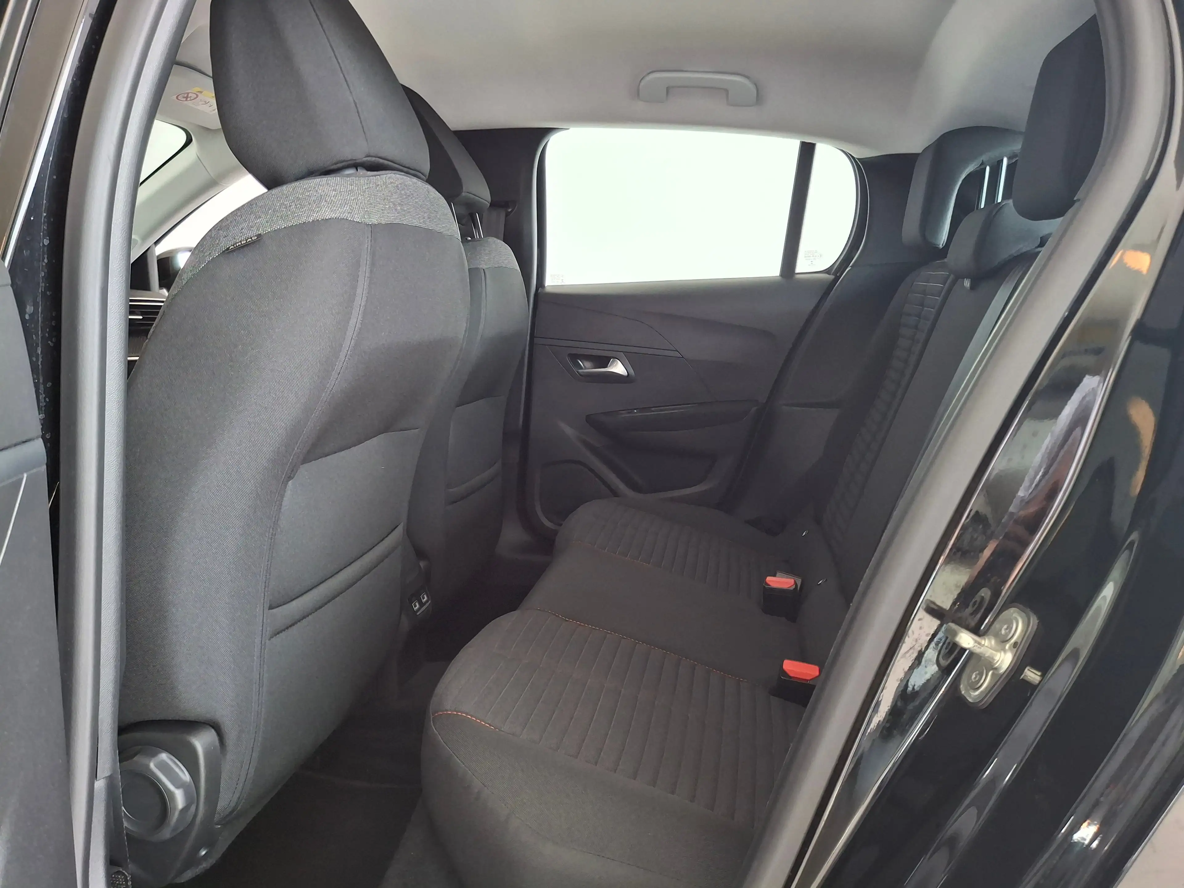 Peugeot e-208 EV Active Pack 50 kWh SOH 92,6% PDC CARPLAY ECC — photo 9