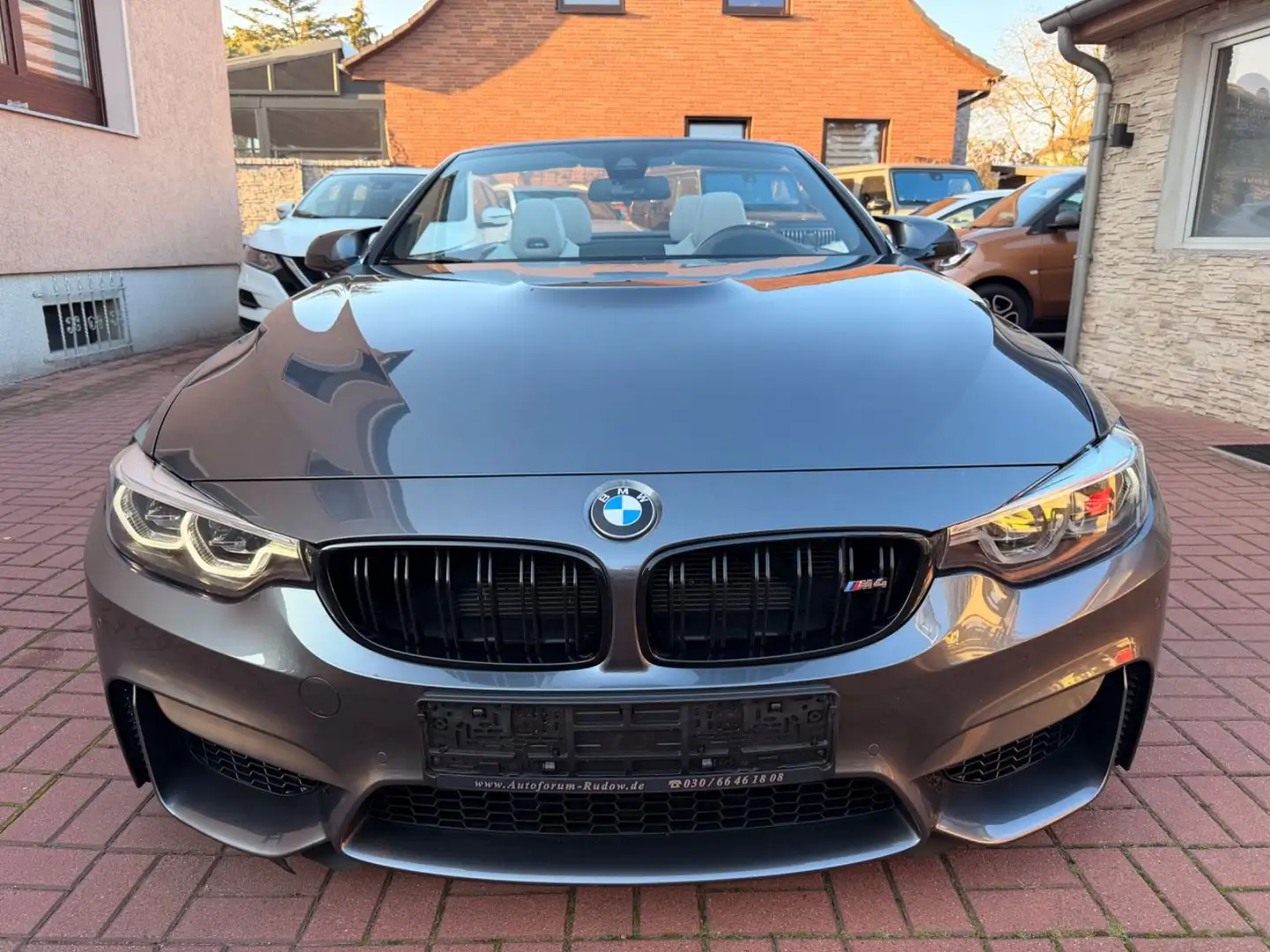 BMW M4 Competition Cabrio+DE FHRZ+OHNE OPF+H&K Grau - 2