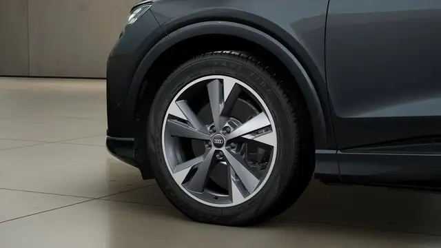 Audi E-Tron view 5
