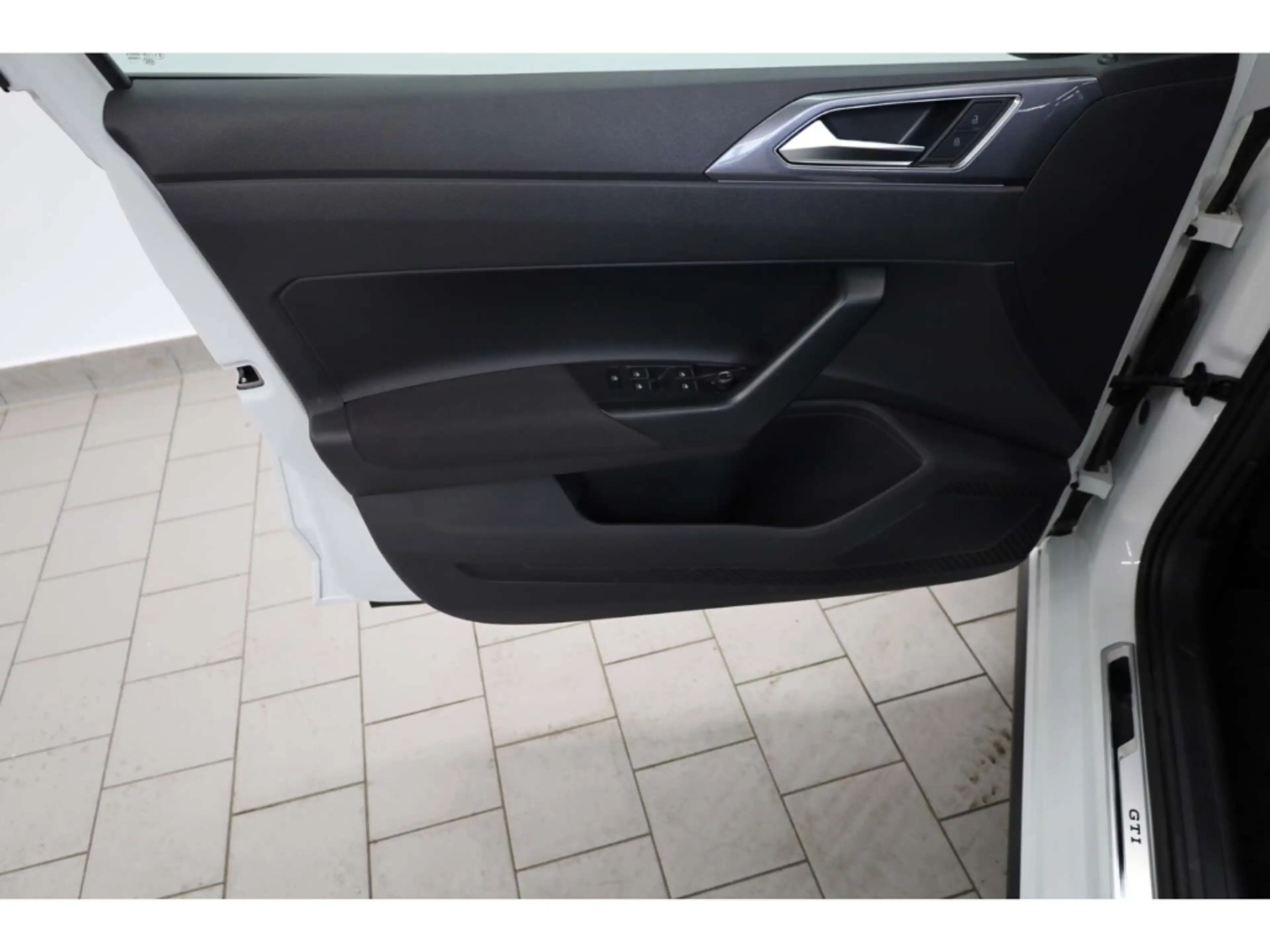 Volkswagen Polo GTI 2.0 TSI — photo 14