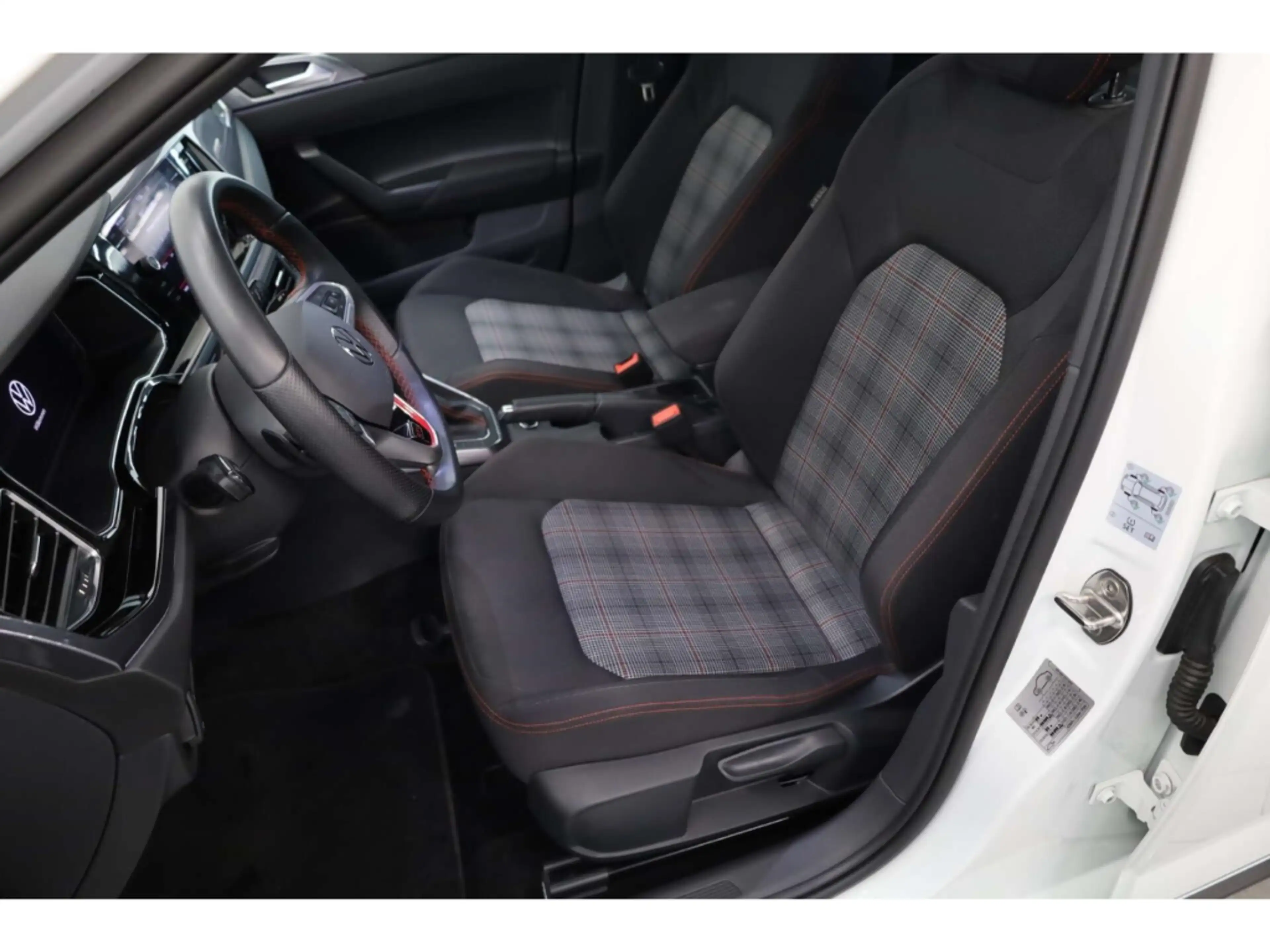 Volkswagen Polo GTI 2.0 TSI — photo 6