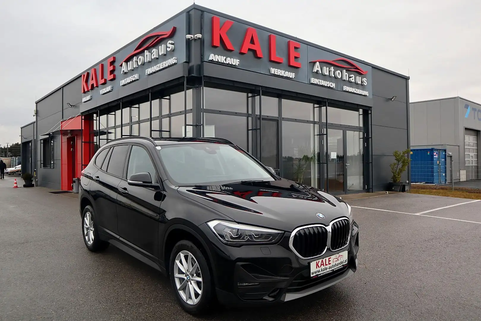 BMW X1 sDrive18d Aut. Schwarz - 1