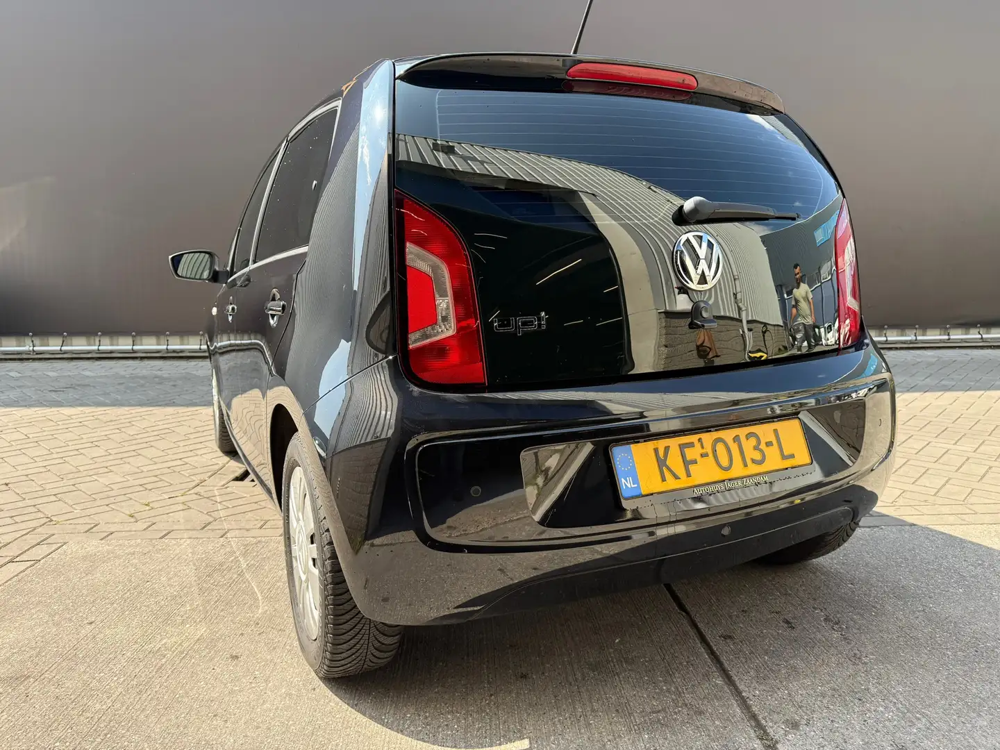 Volkswagen up! 1.0 move up! BlueMotion Schwarz - 2
