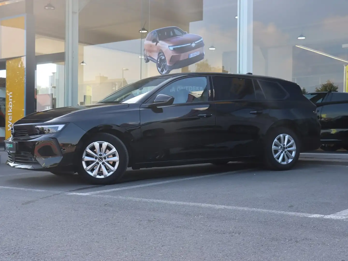 Opel Astra EDITION 1.2T MT6 110PK |CARPLAY|CAMERA|KEYLESS|ZET Noir - 2