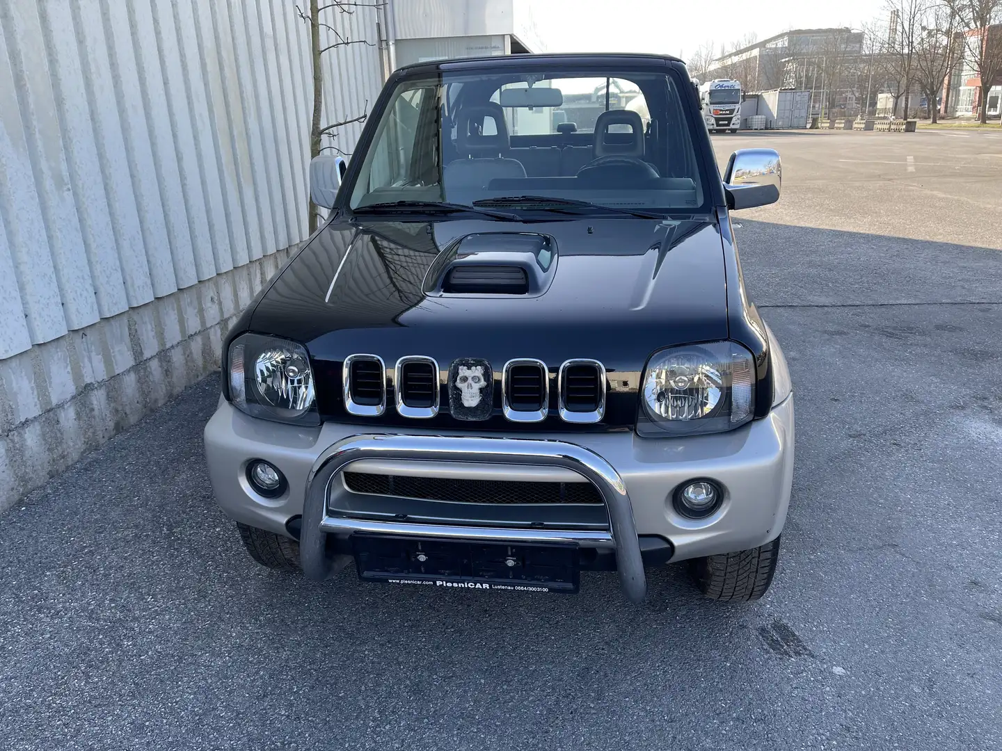 Suzuki Jimny Schwarz - 2