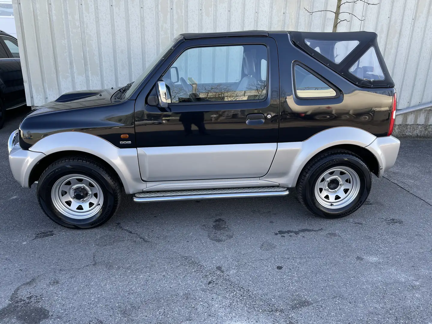 Suzuki Jimny Schwarz - 1