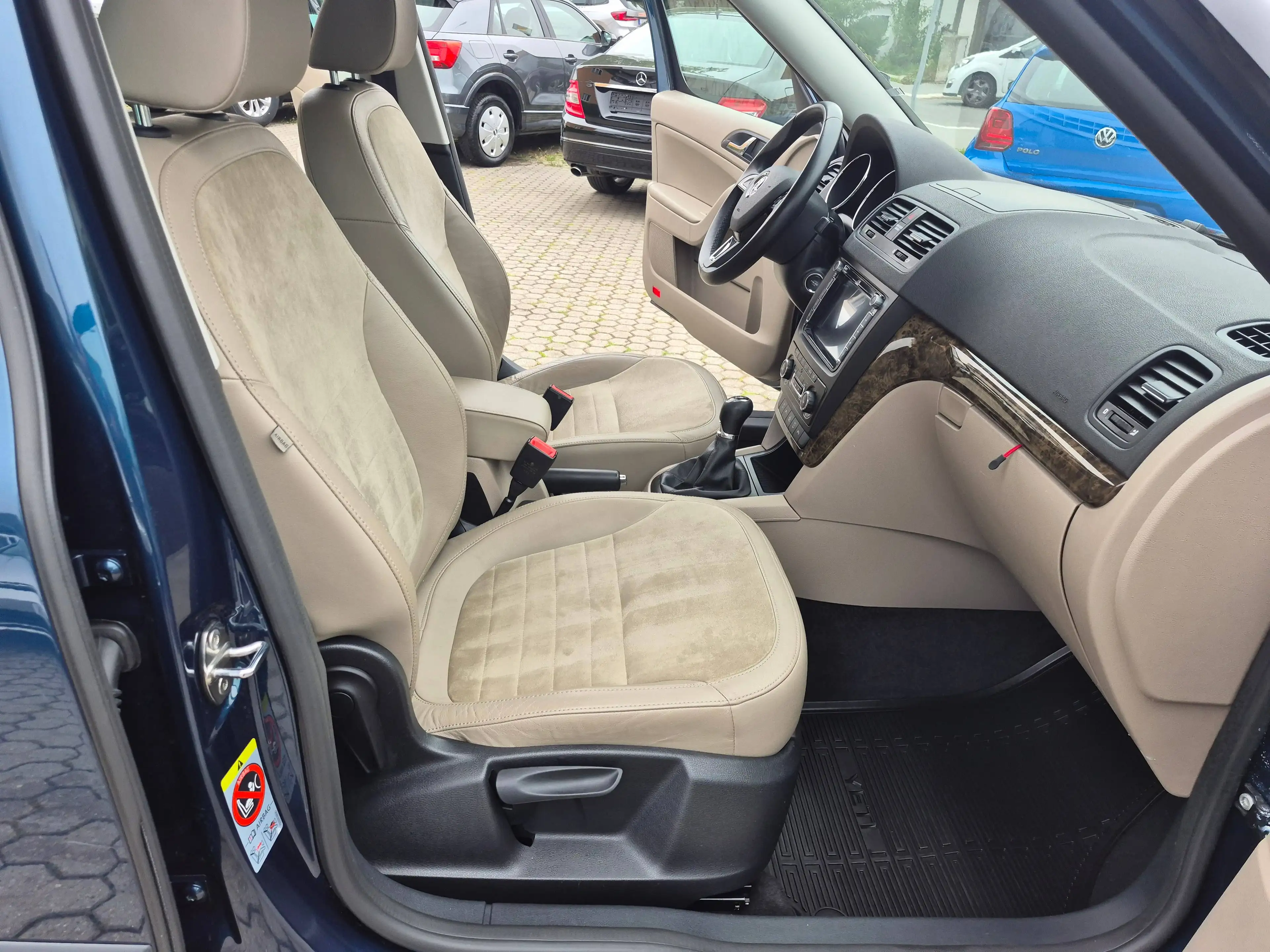 Skoda Yeti 2.0 TDI Elegance  4x4 — photo 2