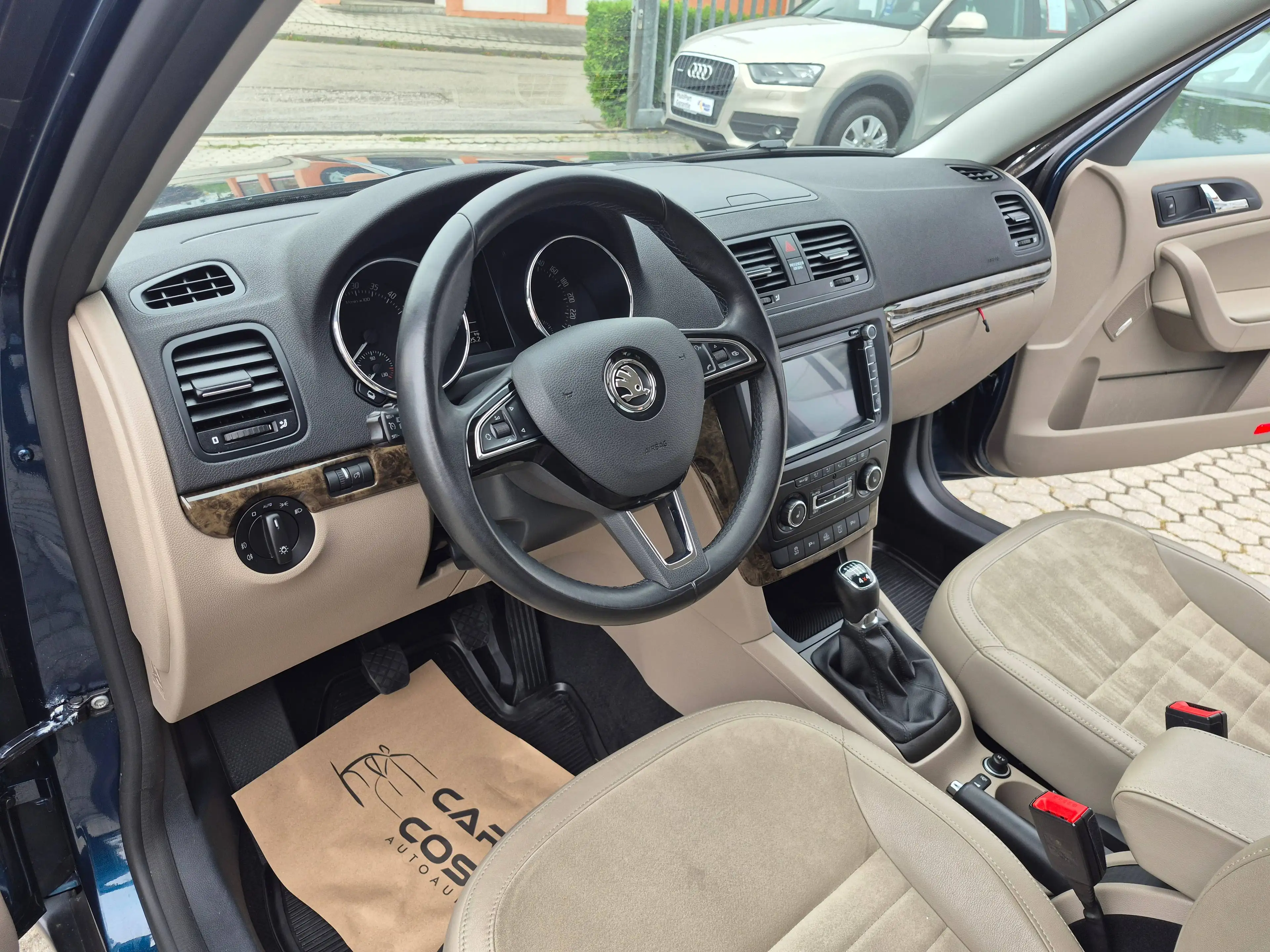 Skoda Yeti 2.0 TDI Elegance  4x4 — photo 4