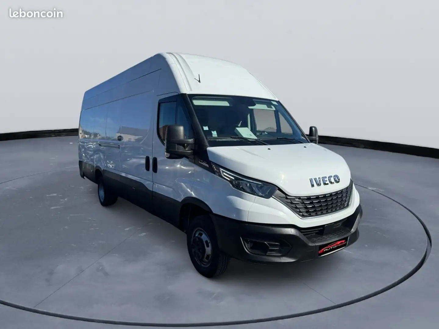Iveco Daily 35S18 180 ch BVA Hi-Matic roues arrières jumelées Caméra de recul Régulateur vitesse Bluetooth Double des clés Blanc - 2