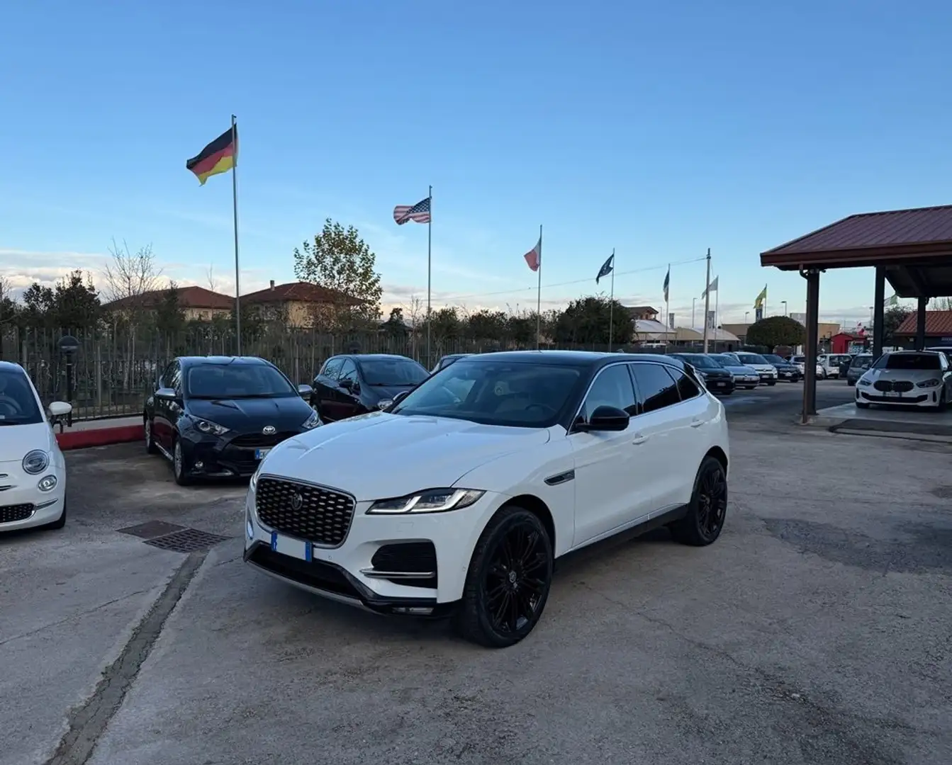 Jaguar F-Pace F-Pace 2.0d i4 mhev R-Dynamic HSE awd 204cv auto Bianco - 1
