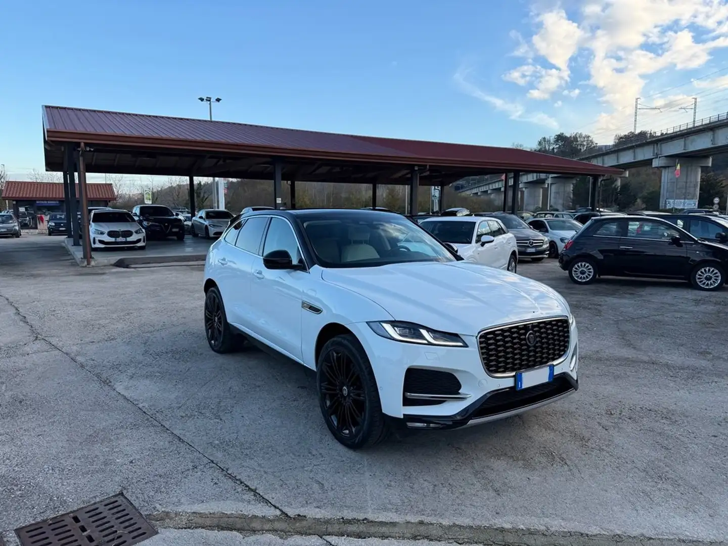 Jaguar F-Pace F-Pace 2.0d i4 mhev R-Dynamic HSE awd 204cv auto Bianco - 2