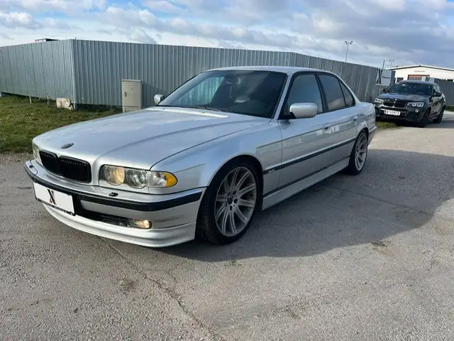 BMW 740