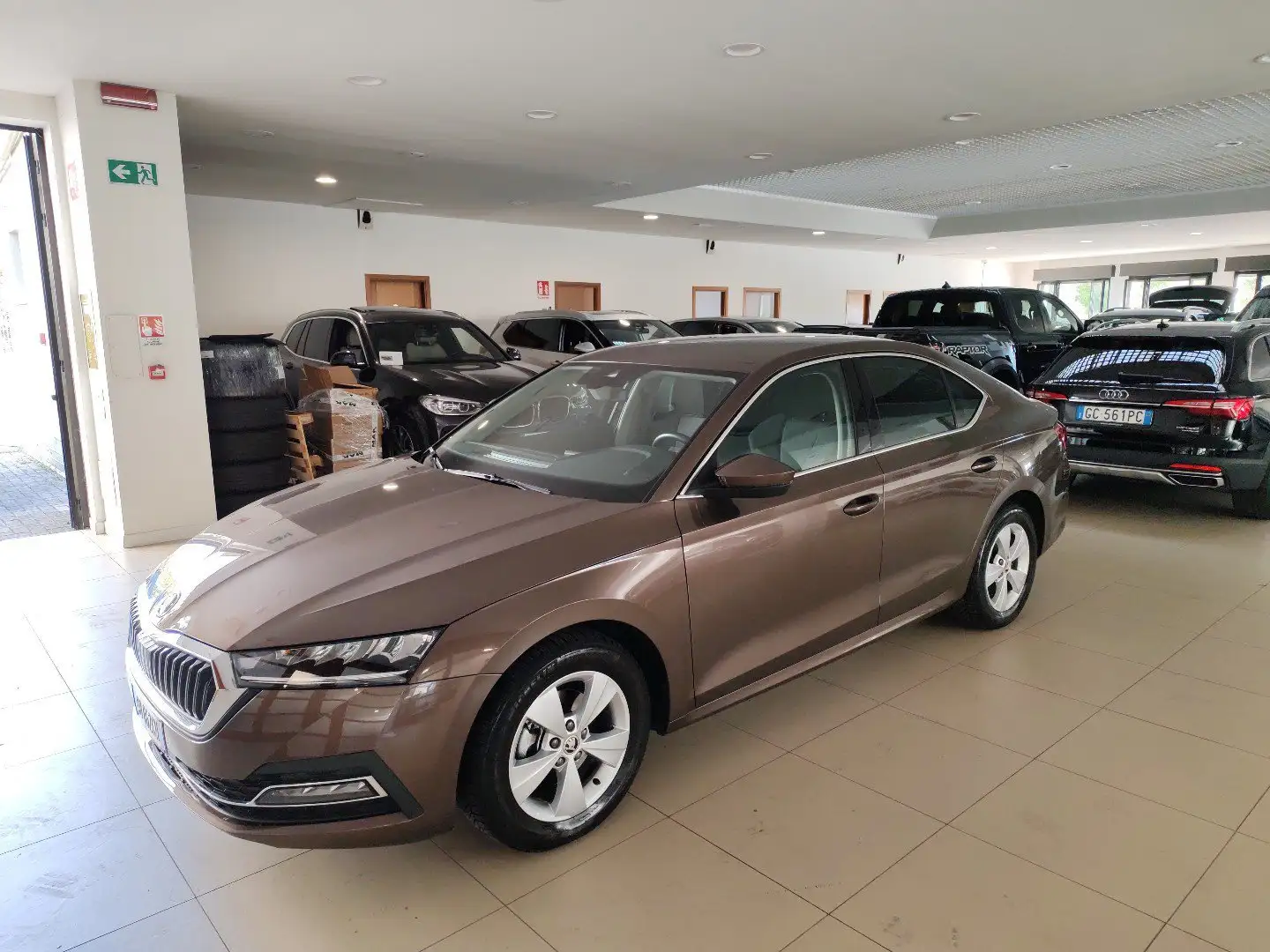 Skoda Octavia 1.5 G-TEC DSG Executive Navi Fari LED Vetri Scuri Marrone - 1