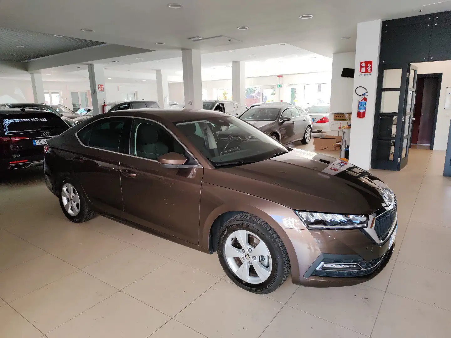 Skoda Octavia 1.5 G-TEC DSG Executive Navi Fari LED Vetri Scuri Marrone - 2