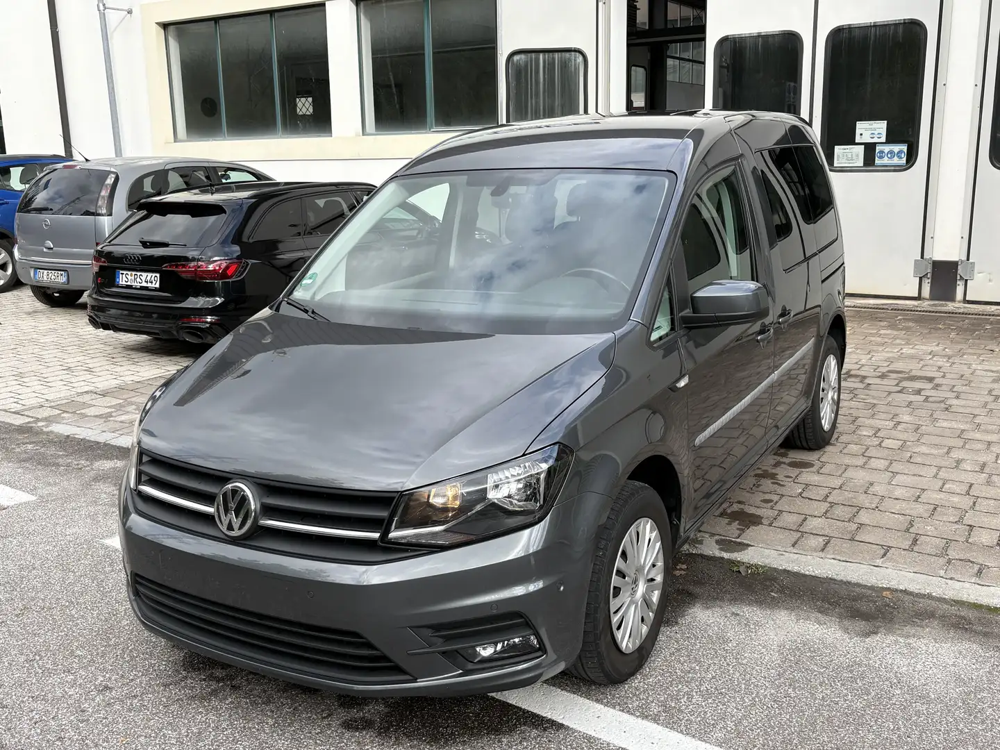 Volkswagen Caddy 1.0 TSI Trendline 5 Sitzplätze AHK Grigio - 1