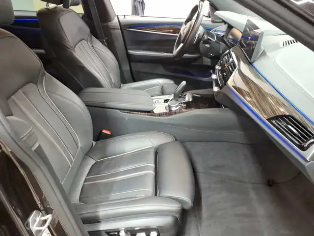 BMW 6 Series view 8