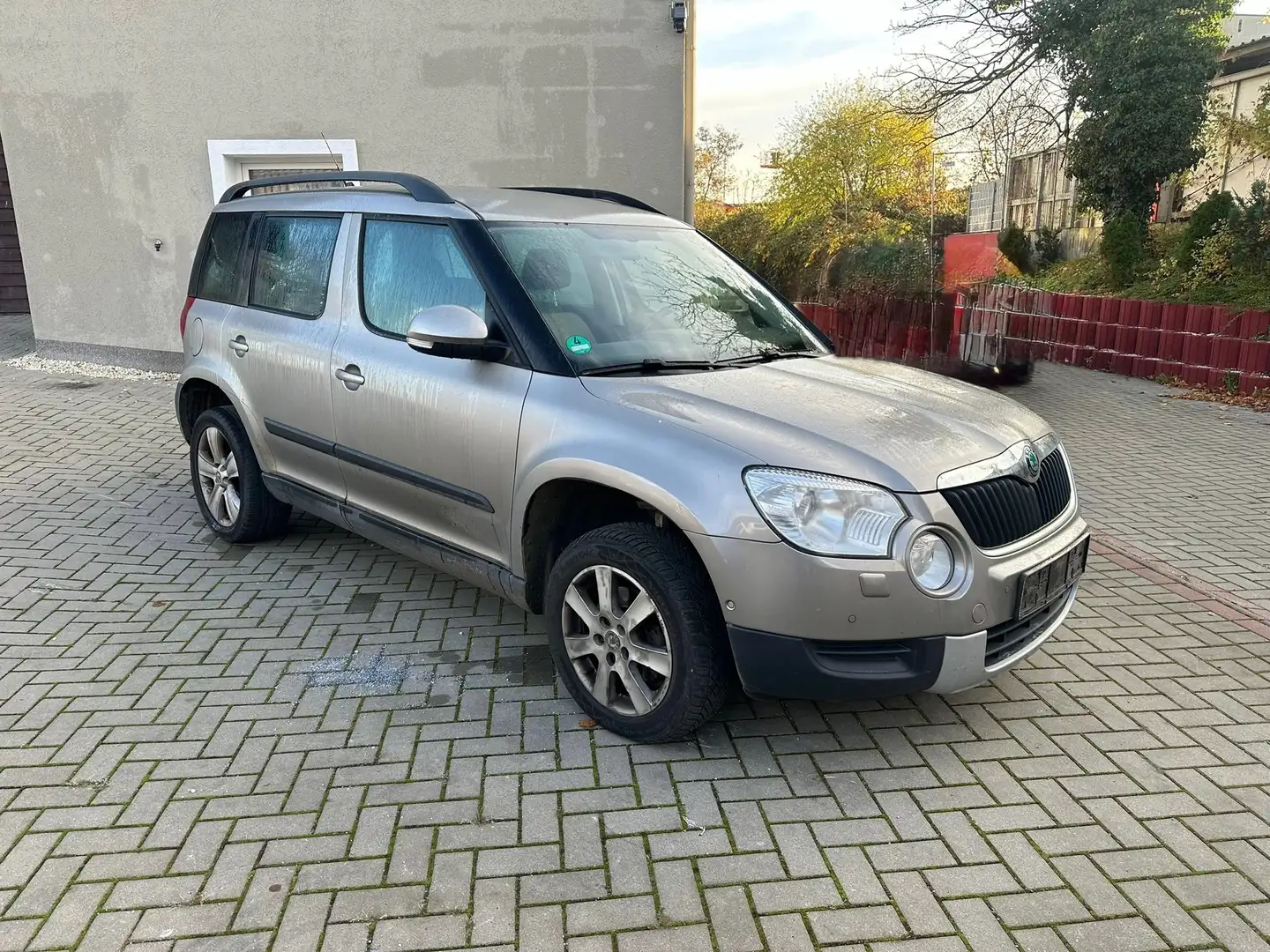 Skoda Yeti Yeti Diesel 2.0 TDI DSG 4x4 Ambition Gris - 2