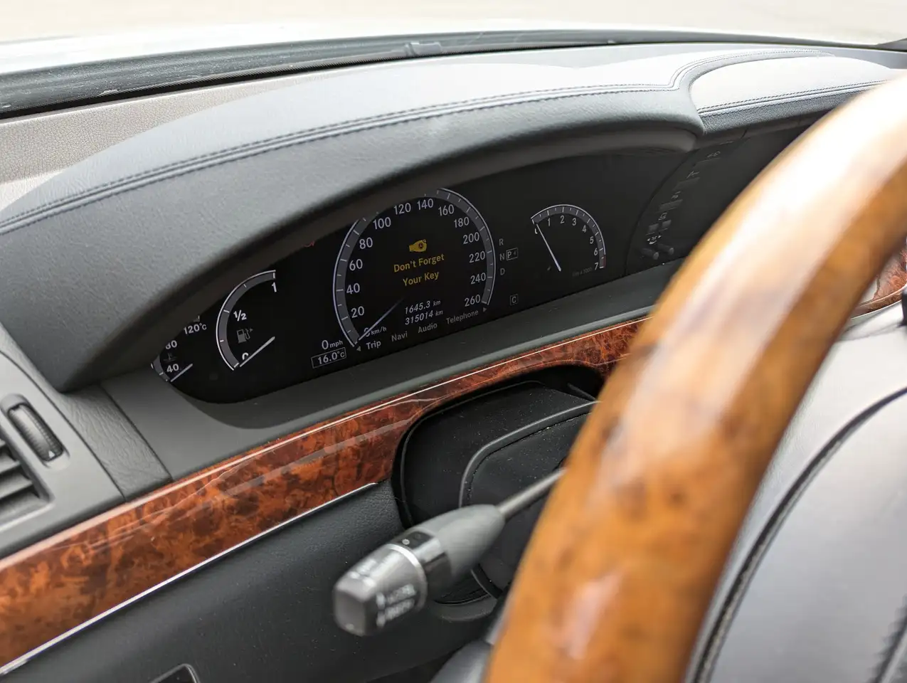 Mercedes-Benz S-Class снимка Mercedes-Benz S-Class