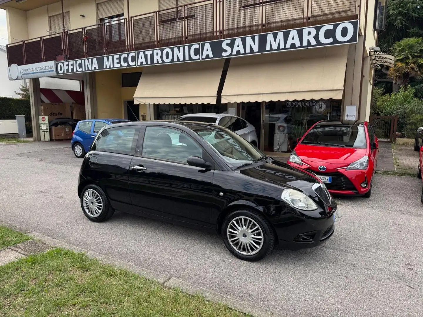 Lancia Ypsilon 1.2 Argento GPL #NEOPATENTATI Nero - 1