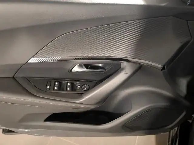 Peugeot 2008 view 17
