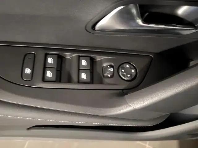 Peugeot 2008 view 18