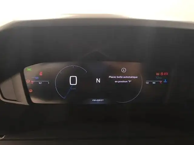 Peugeot 2008 view 11