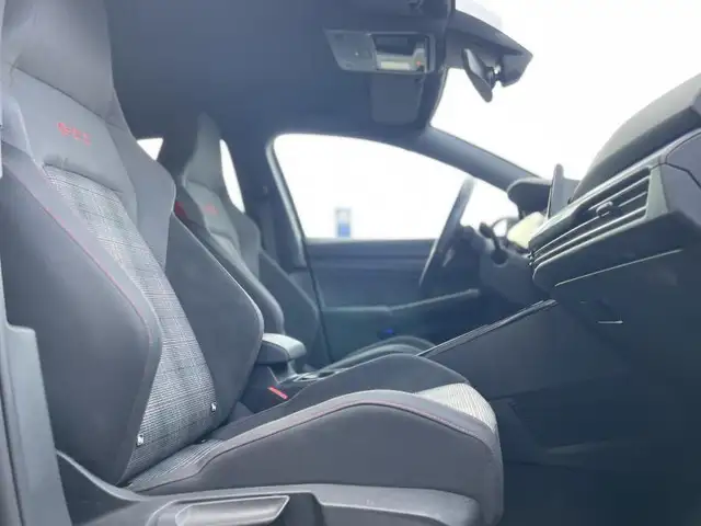 Volkswagen Golf view 4