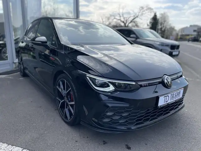 Volkswagen Golf view 3