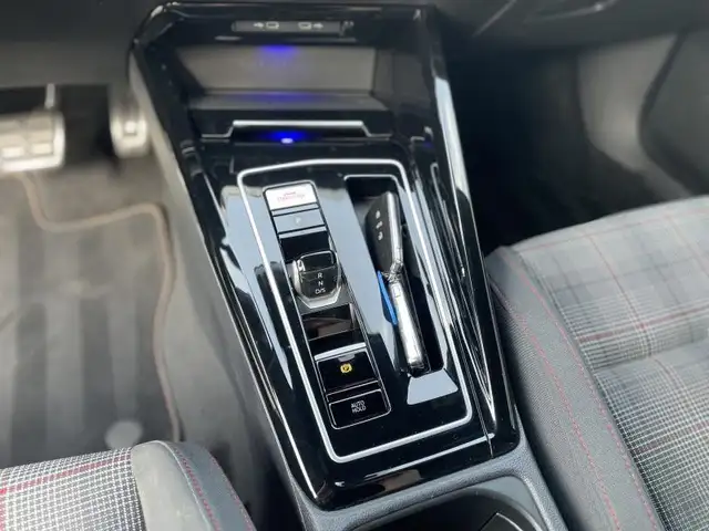 Volkswagen Golf view 9