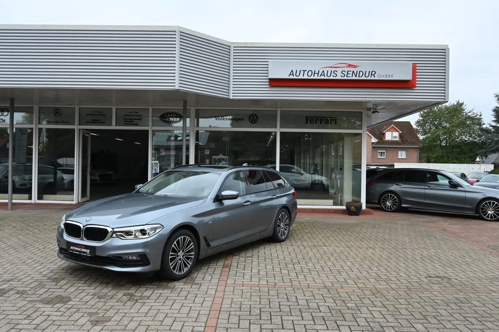 BMW 520 d Sport Line *HEAD-UP*LEDER*KAMERA*TOP Grau - 1