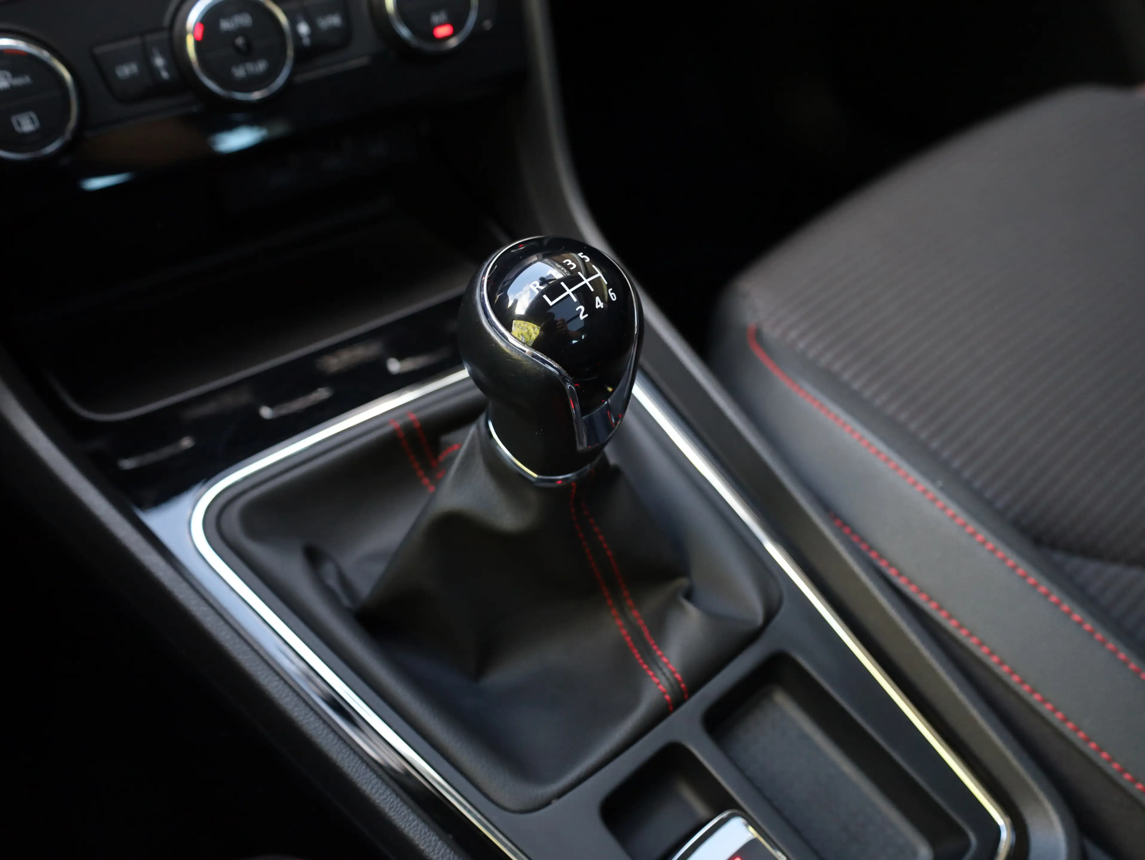SEAT Leon FR* Tempomat*Panoramadach*SHZ*AHK* — photo 24