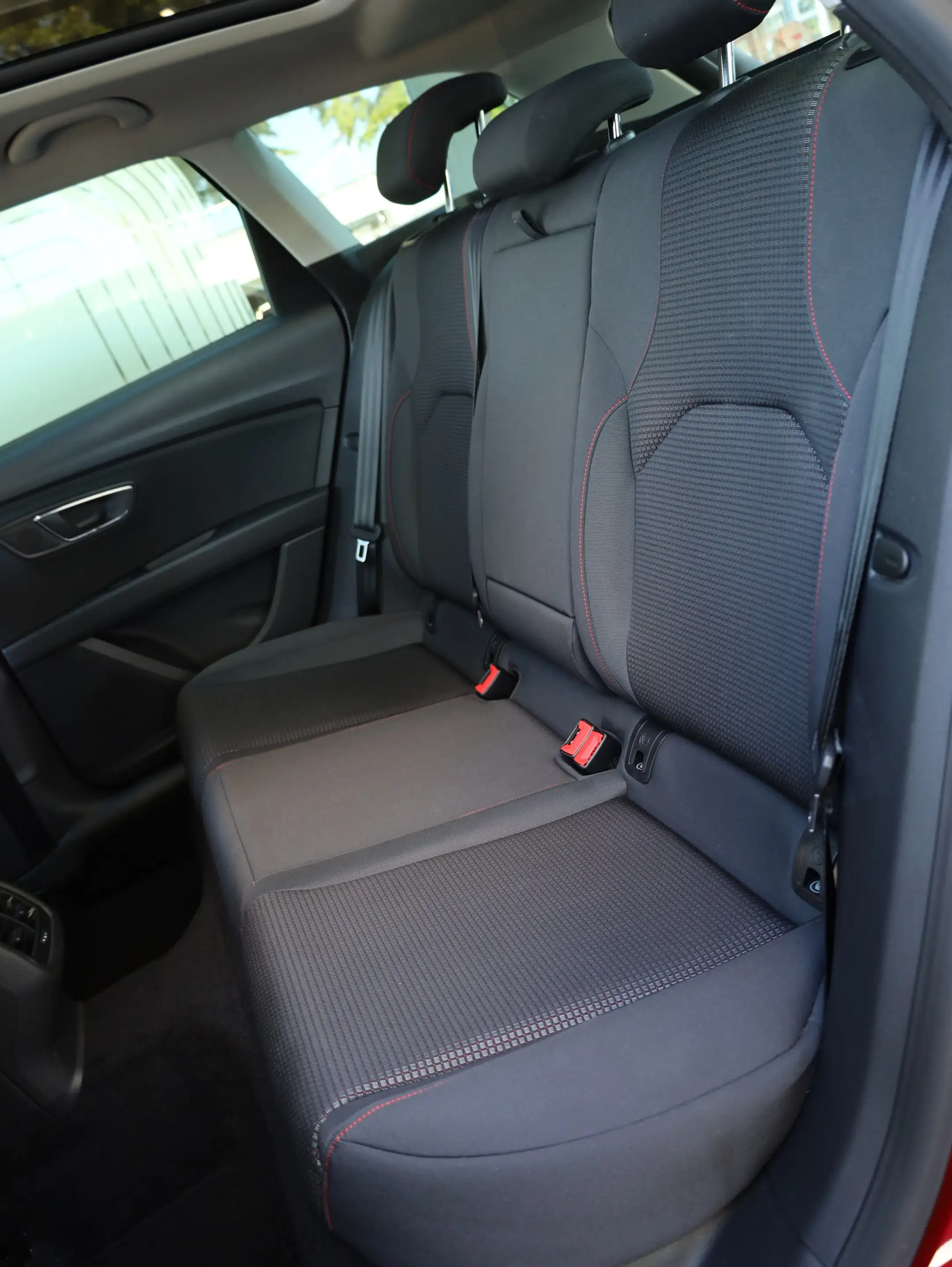 SEAT Leon FR* Tempomat*Panoramadach*SHZ*AHK* — photo 16