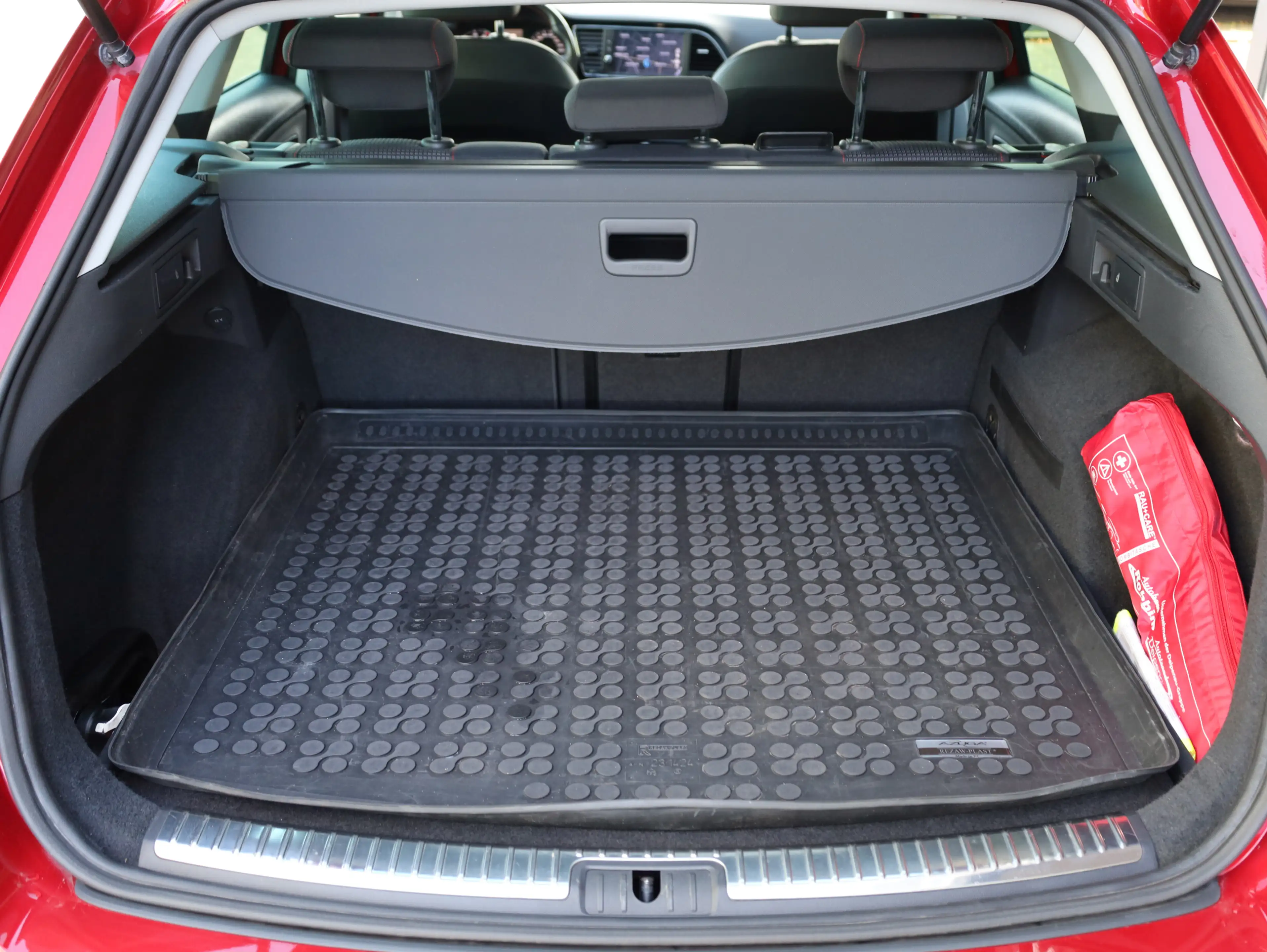 SEAT Leon FR* Tempomat*Panoramadach*SHZ*AHK* — photo 12
