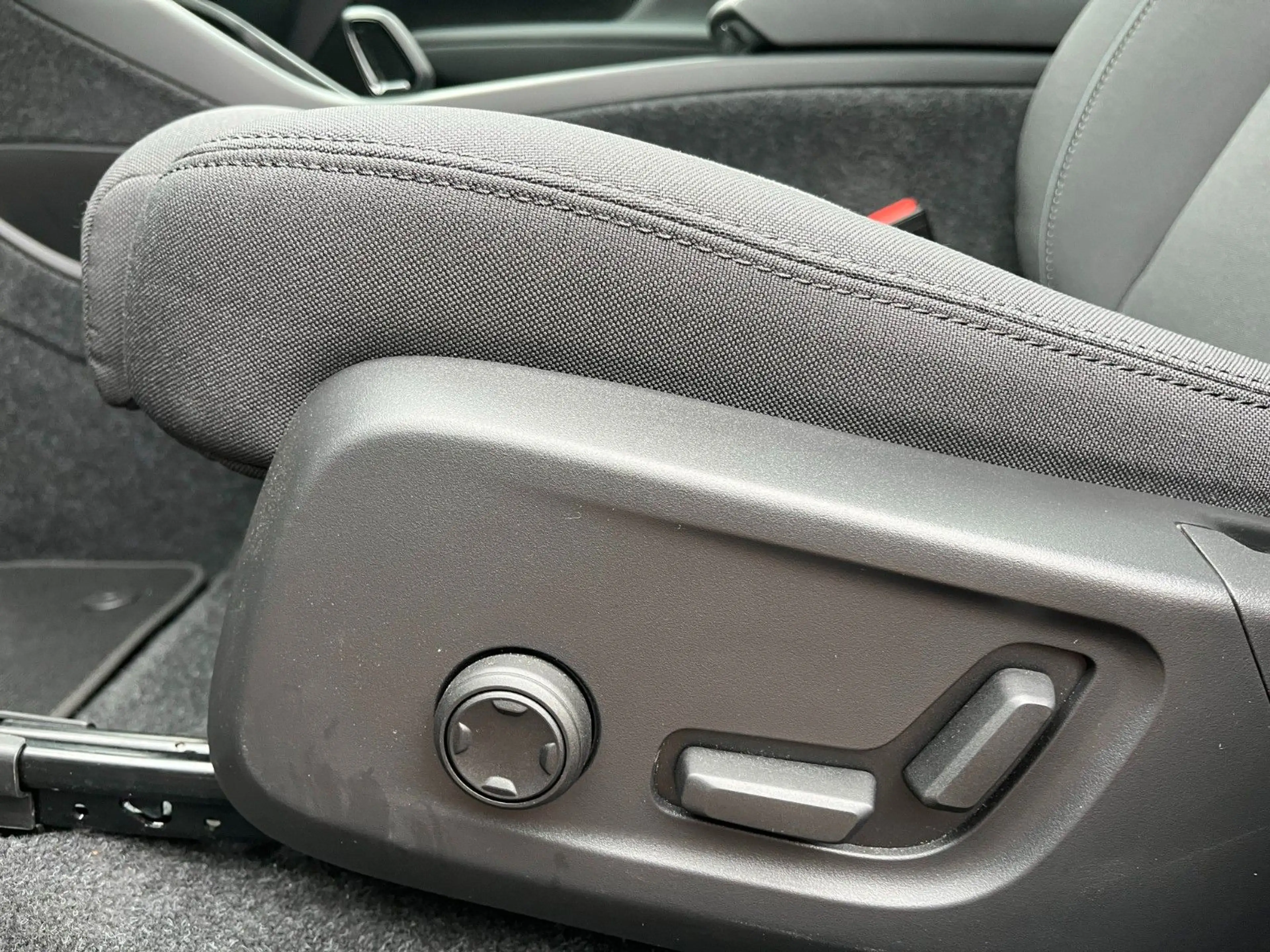 Volvo EX40 XC40 / EX40 Ultimate Dark Twin Motor — photo 26