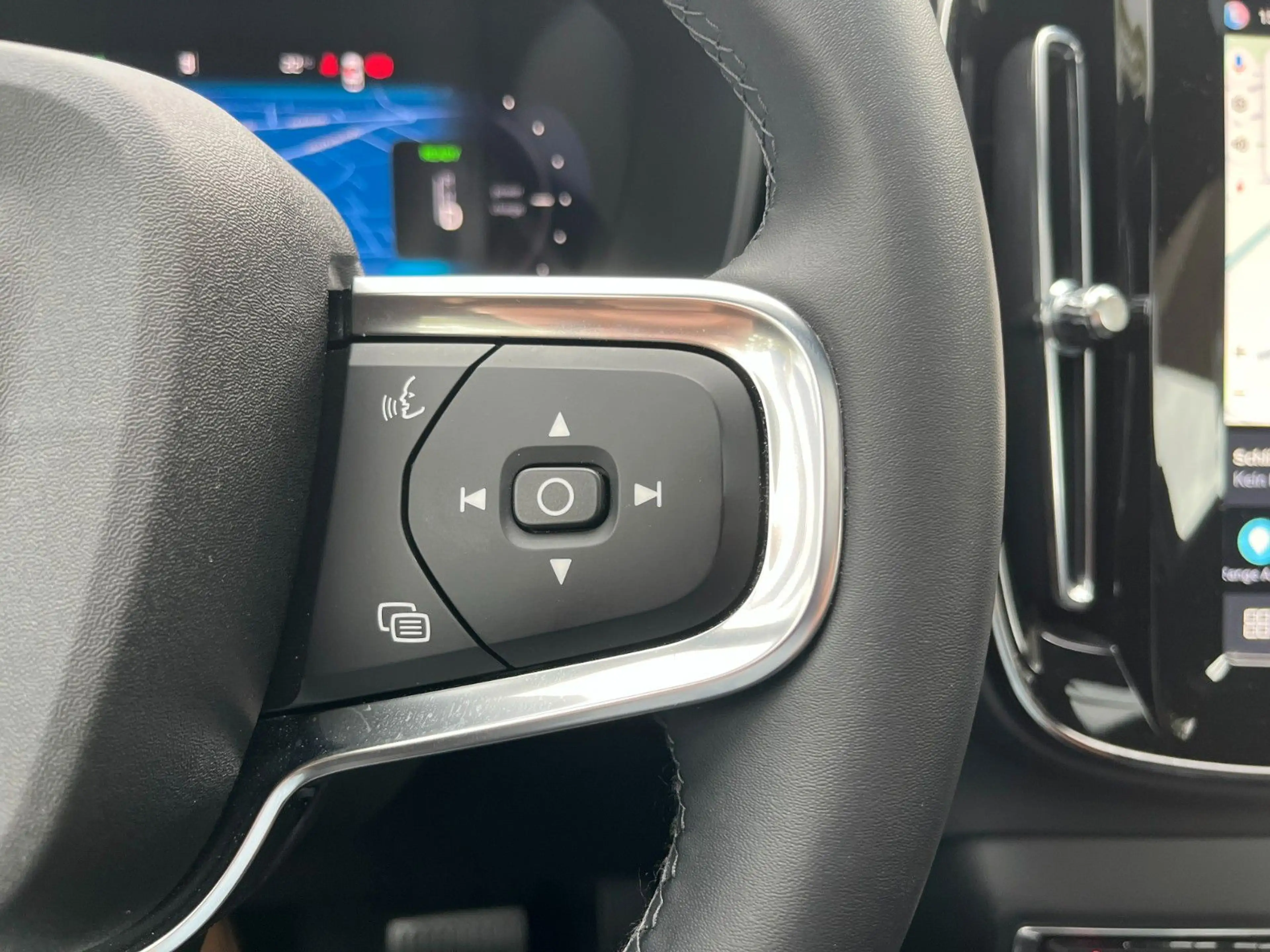Volvo EX40 XC40 / EX40 Ultimate Dark Twin Motor — photo 18