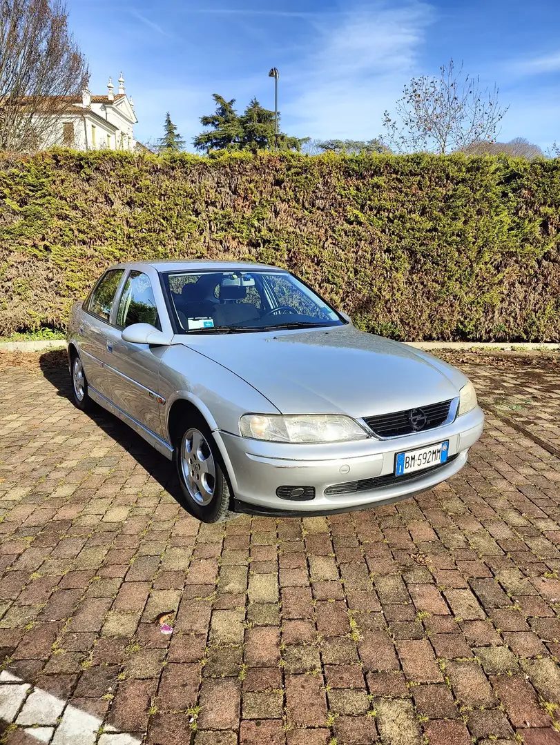 Opel Vectra 4p 1.6 16v Elegance (edition2000) - 2