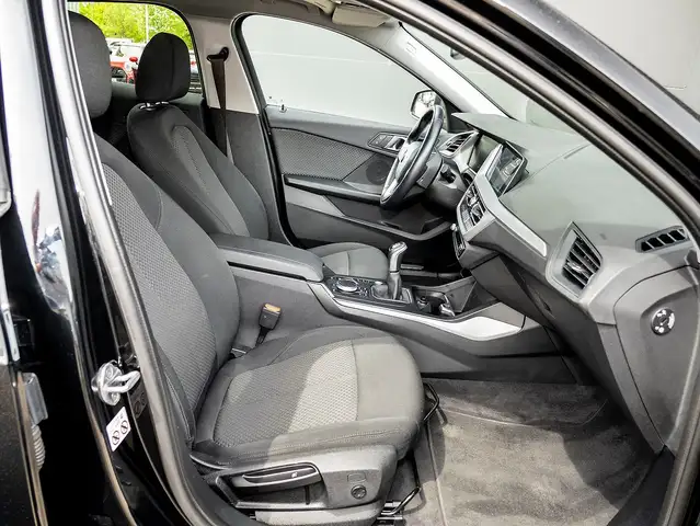 BMW 1 Series view 4