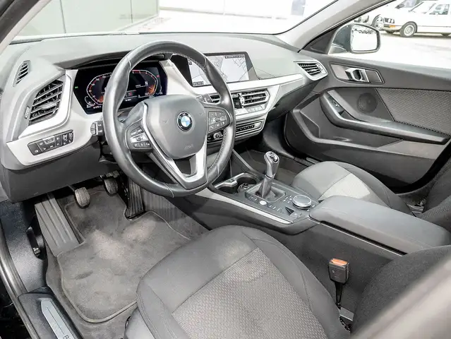 BMW 1 Series view 3