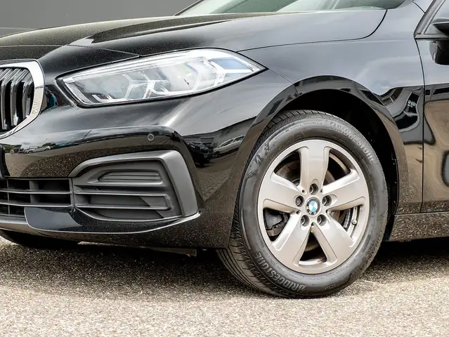 BMW 1 Series view 19