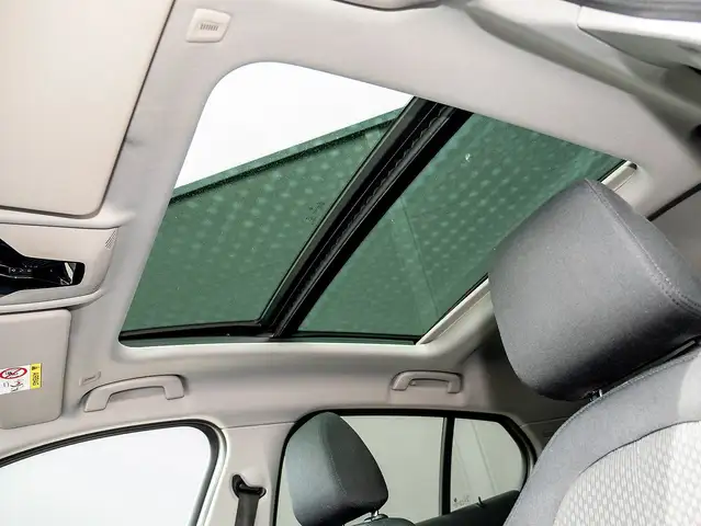 BMW 1 Series view 15