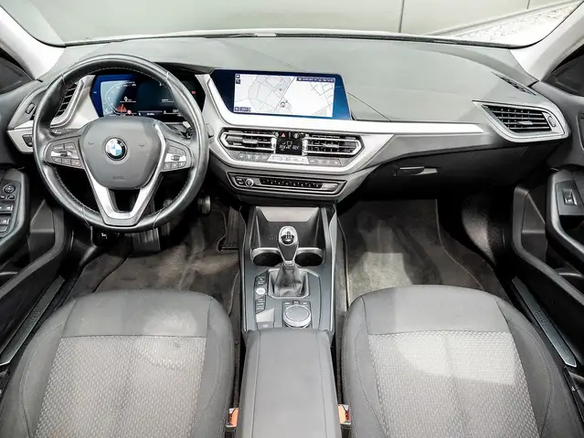 BMW 1 Series view 5