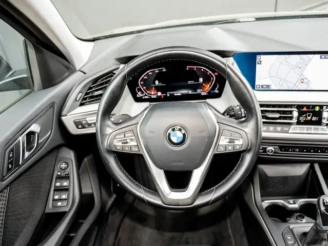 BMW 1 Series view 10