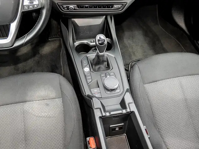 BMW 1 Series view 8