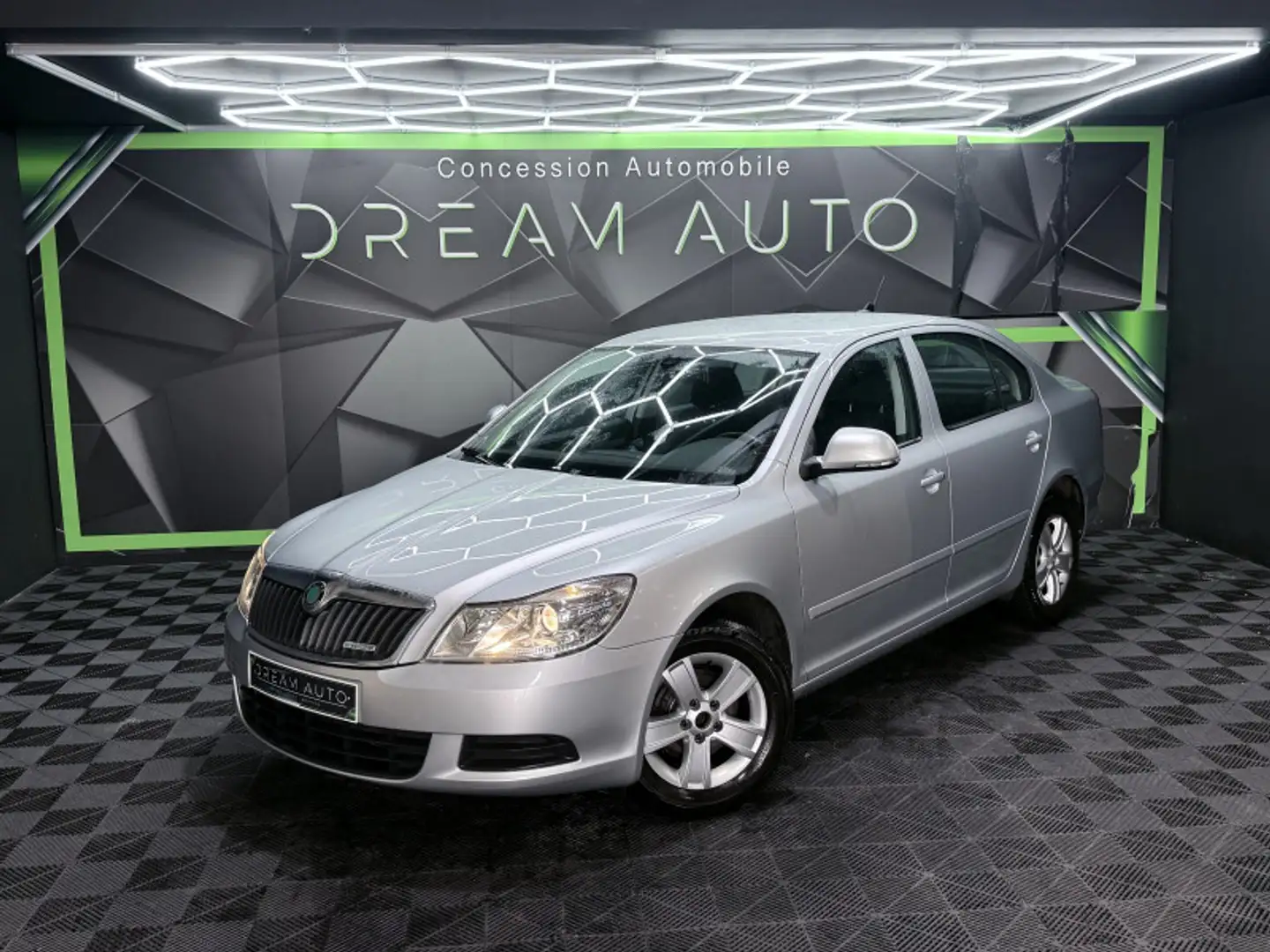 Skoda Octavia 1.6 TDI105 CR FAP ELEGANCE Gris - 1