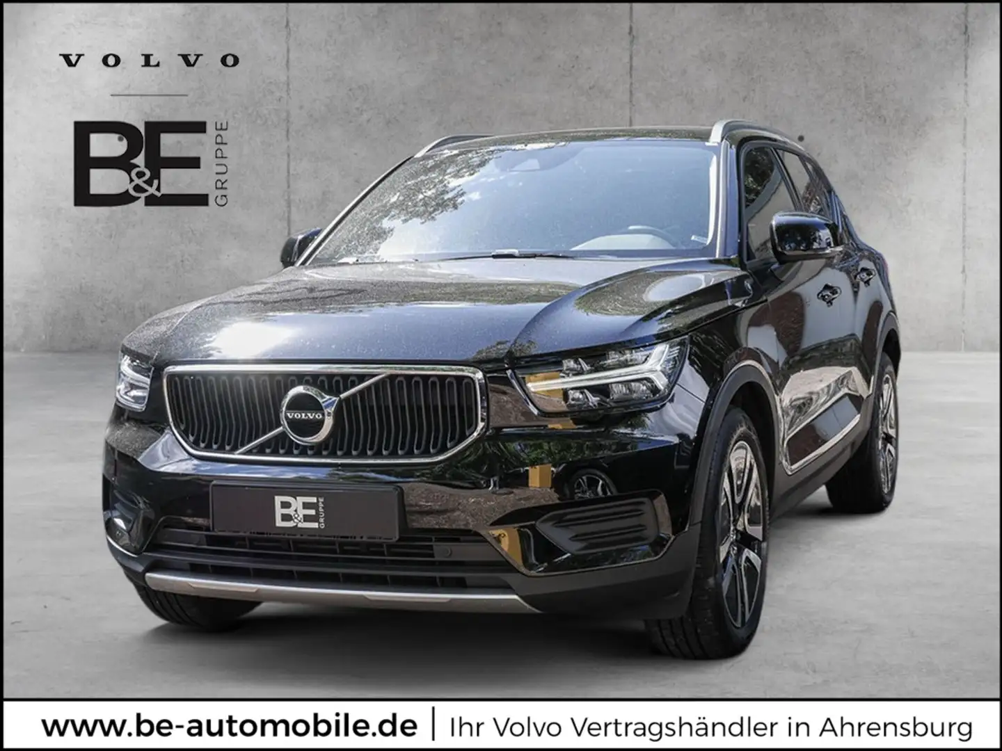 Volvo XC40 T2 Momentum AHK NAVI KAM PANO Schwarz - 1