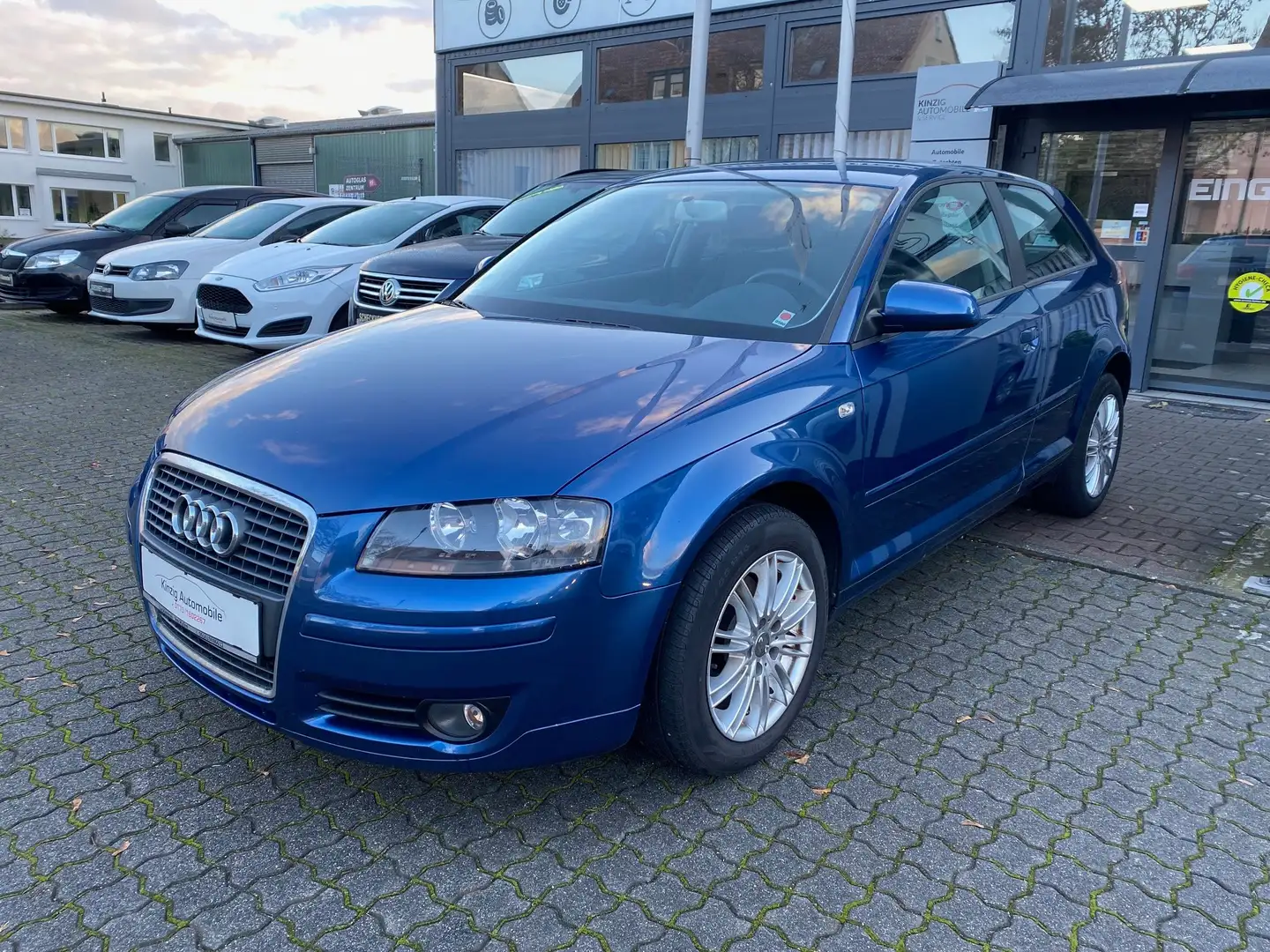 Audi A3 1.6 Attraction Blau - 1