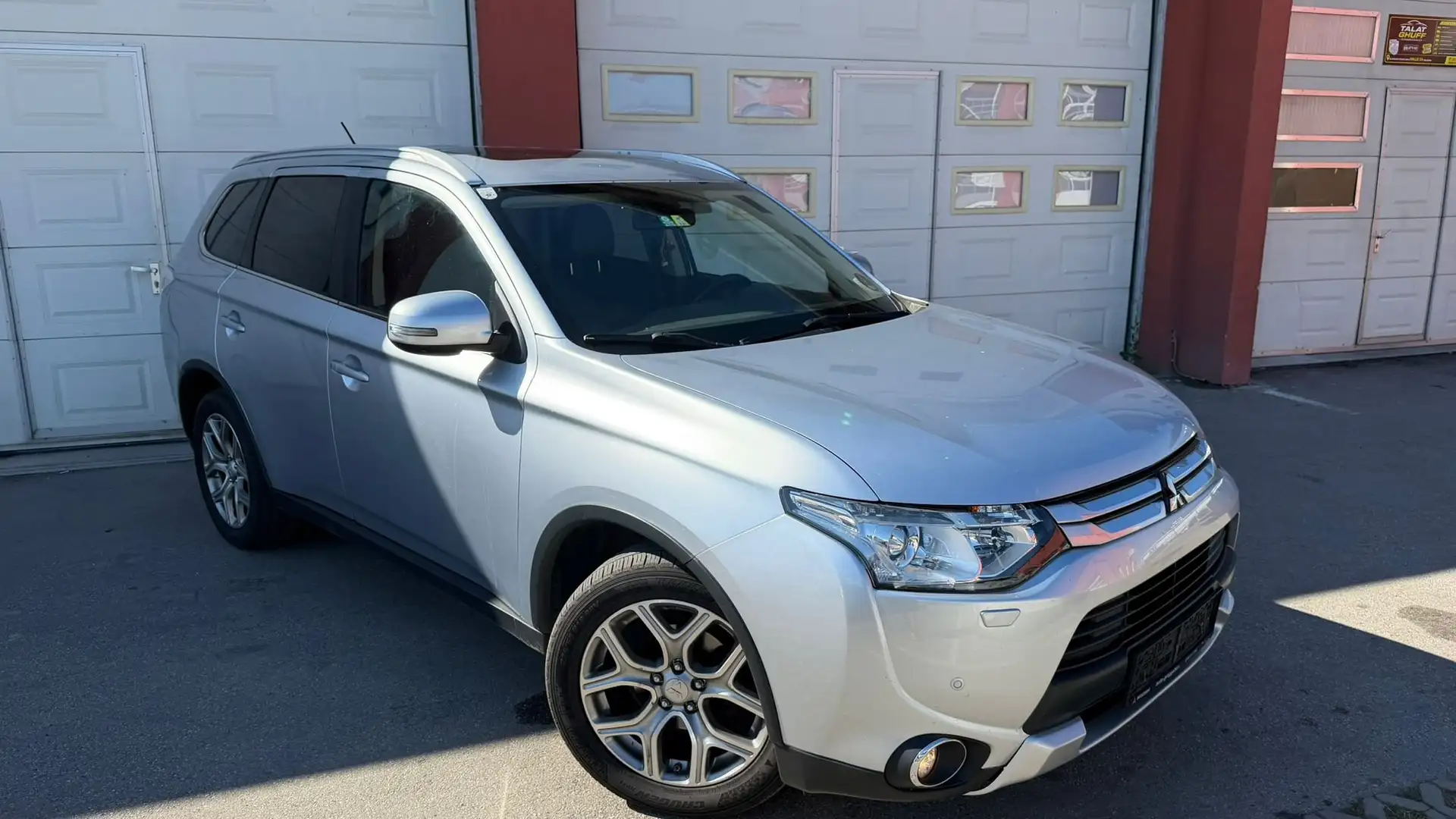 Mitsubishi Outlander 2,2 Instyle Aut. *Pickerl NEU* Grau - 2