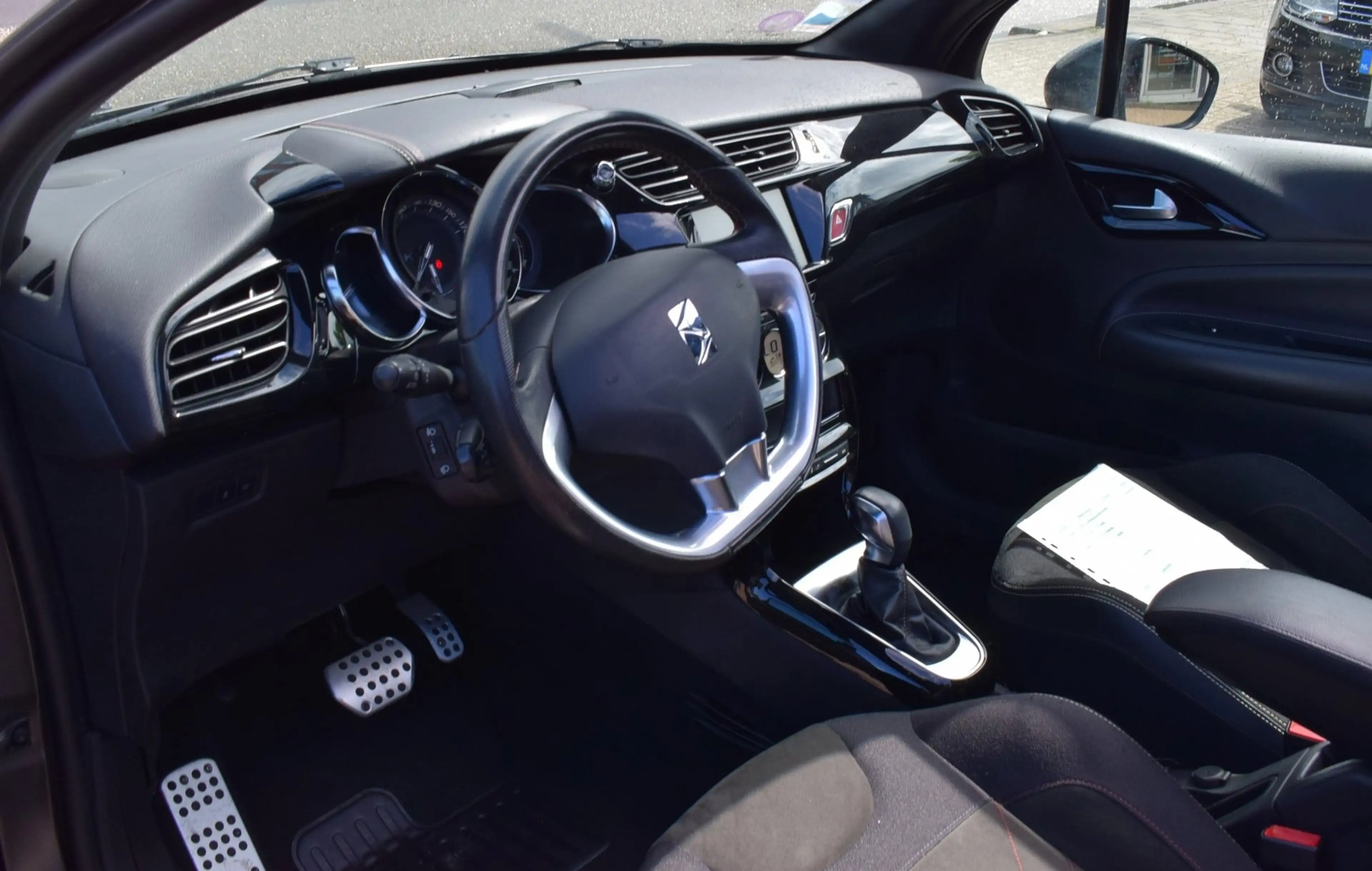 DS Automobiles DS 3 Cabrio 1.2 PureTech So Chic DS3 Cabrio Performance — photo 12