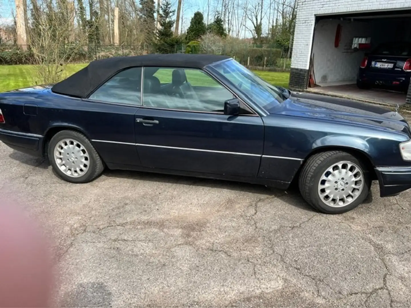 Mercedes-Benz 220 Blauw - 1
